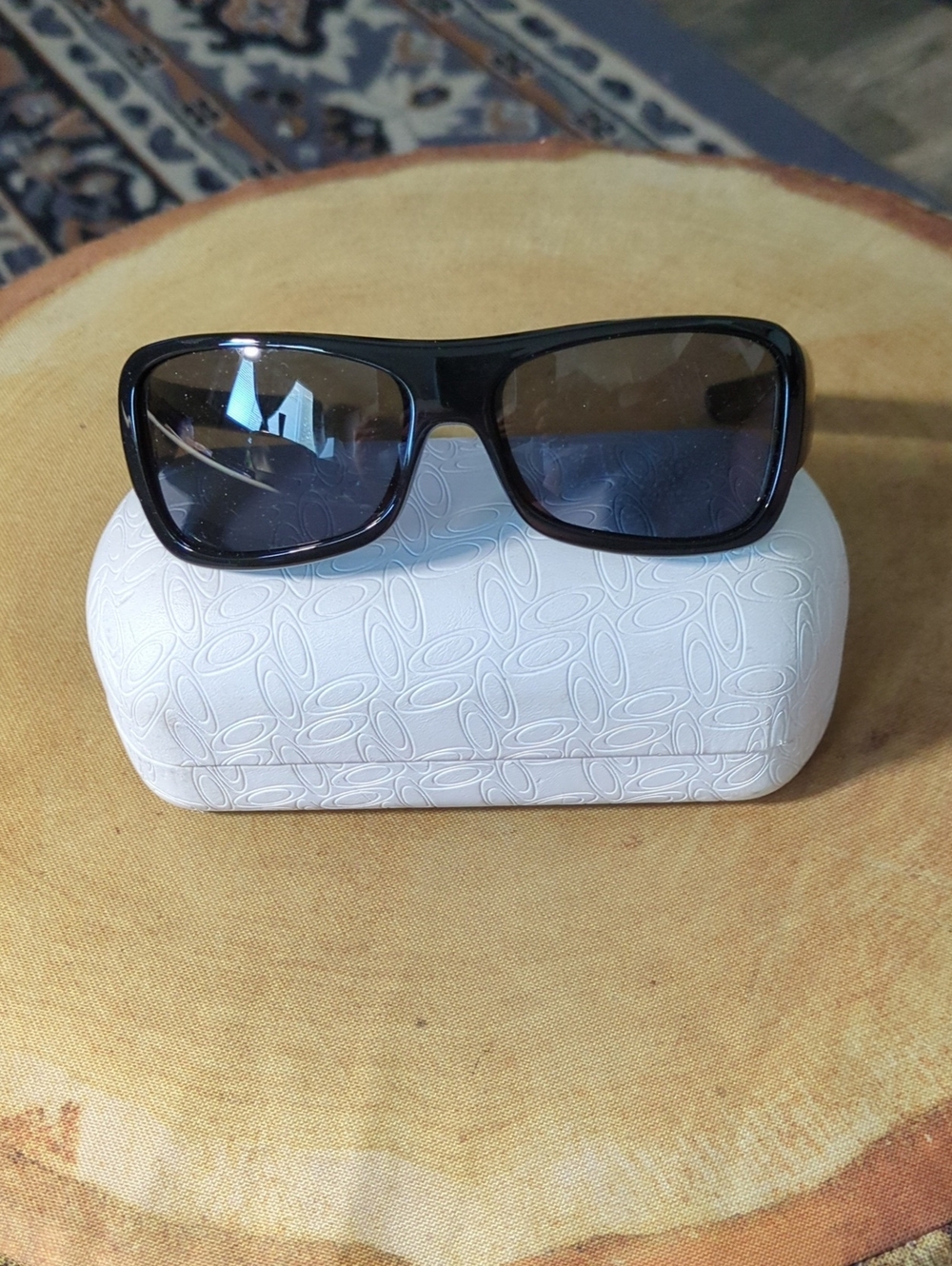 Oakley NO SCRATCHES Black Polarized Sunglasses - Classic Rectangle - Picture 1 of 10